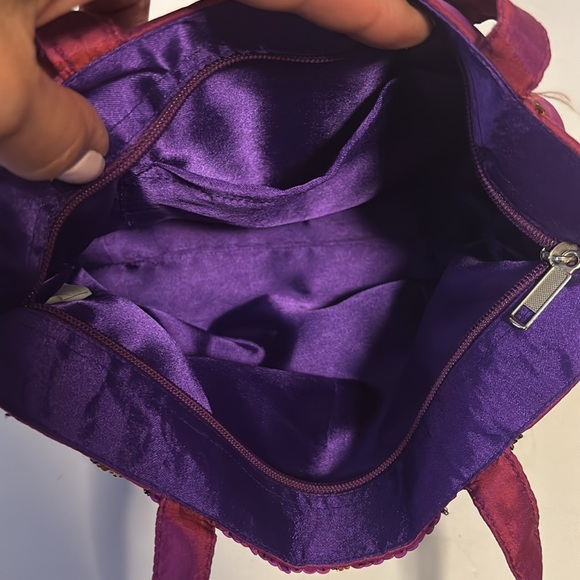 MILSON & LOUIS BRAND SILK HAND BAG EMBROIDERY AND SEQUIN DESIGN
GORGEOUS COLORS - Picture 8 of 12